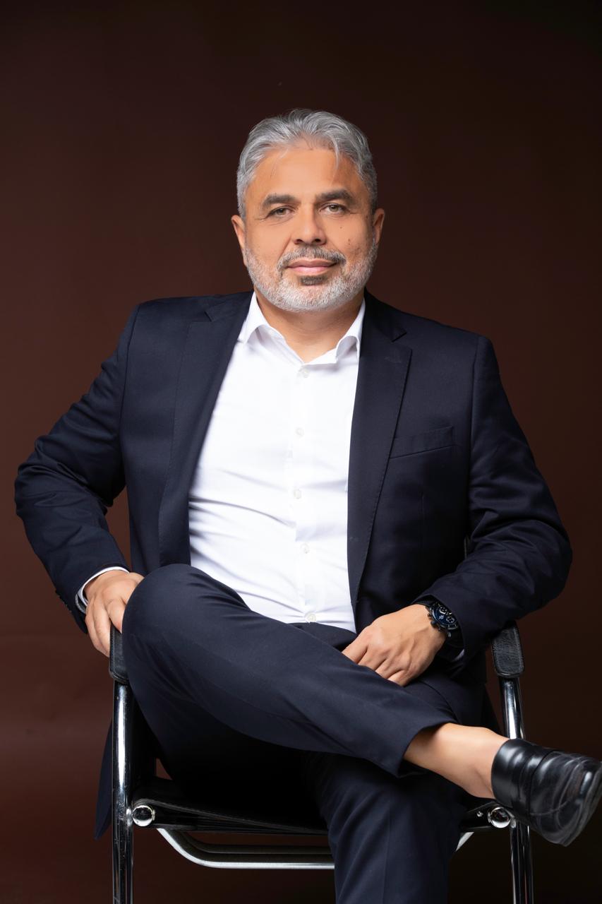 Retrato profissional de Cláudio Medeiros